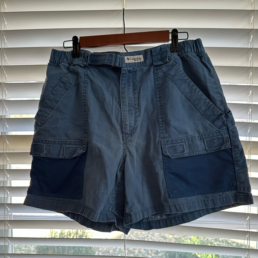 Columbia PFG shorts, blue, size M, 6 inch inseam